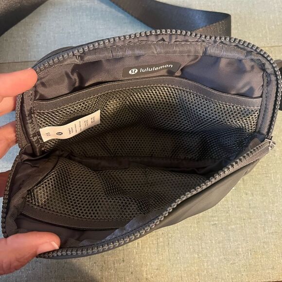 NWT Lululemon Everywhere belt bag in Grey Sage with free small Lululemon tote! - Picture 6 of 13